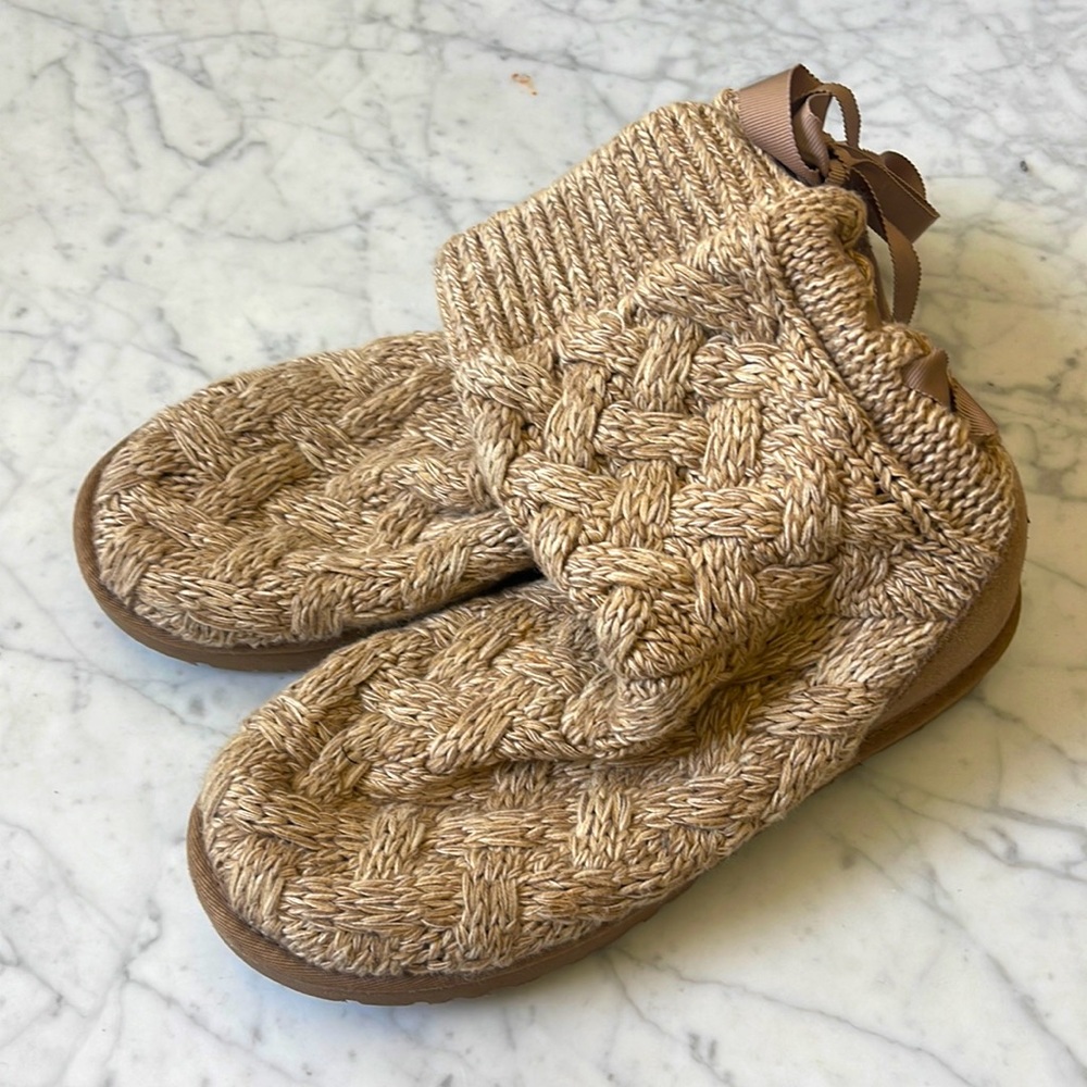 COPY - Used tan uggs with ribbon on back